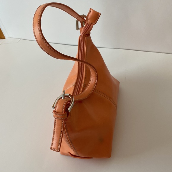 NINE & COMPANY Small Orange Zip Close Shoulder Bag - Picture 5 of 16